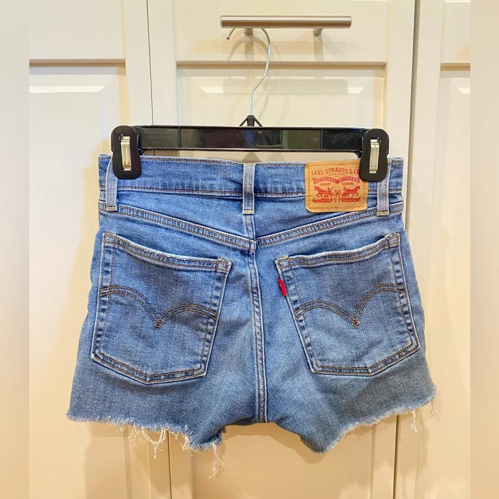 Levi’s jean shorts, size w26 - Picture 2 of 3